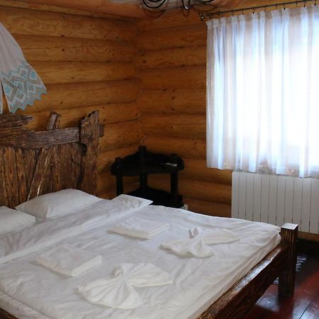 Hotel Berloga-Sinevir Synevyrsʼka Polyana エクステリア 写真