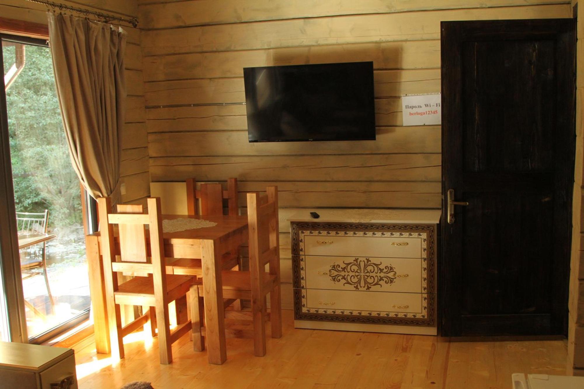 Hotel Berloga-Sinevir Synevyrsʼka Polyana エクステリア 写真