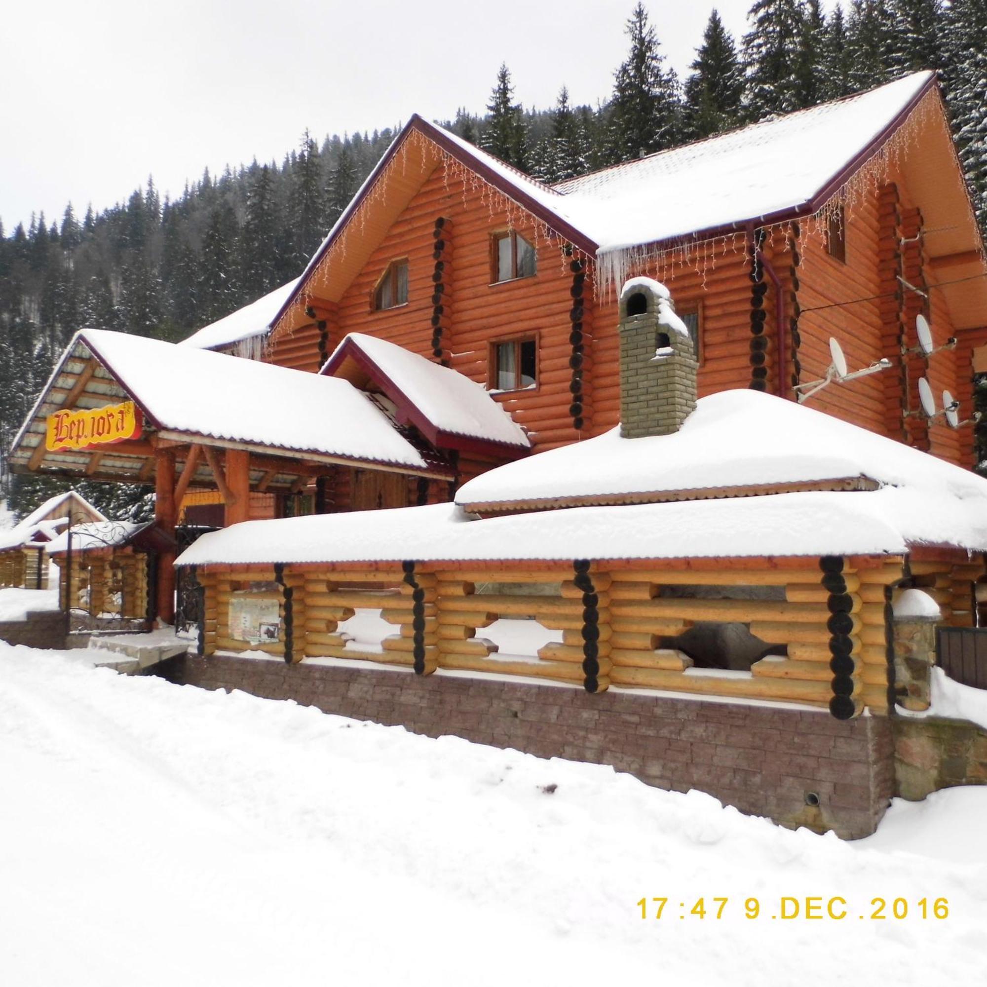 Hotel Berloga-Sinevir Synevyrsʼka Polyana エクステリア 写真