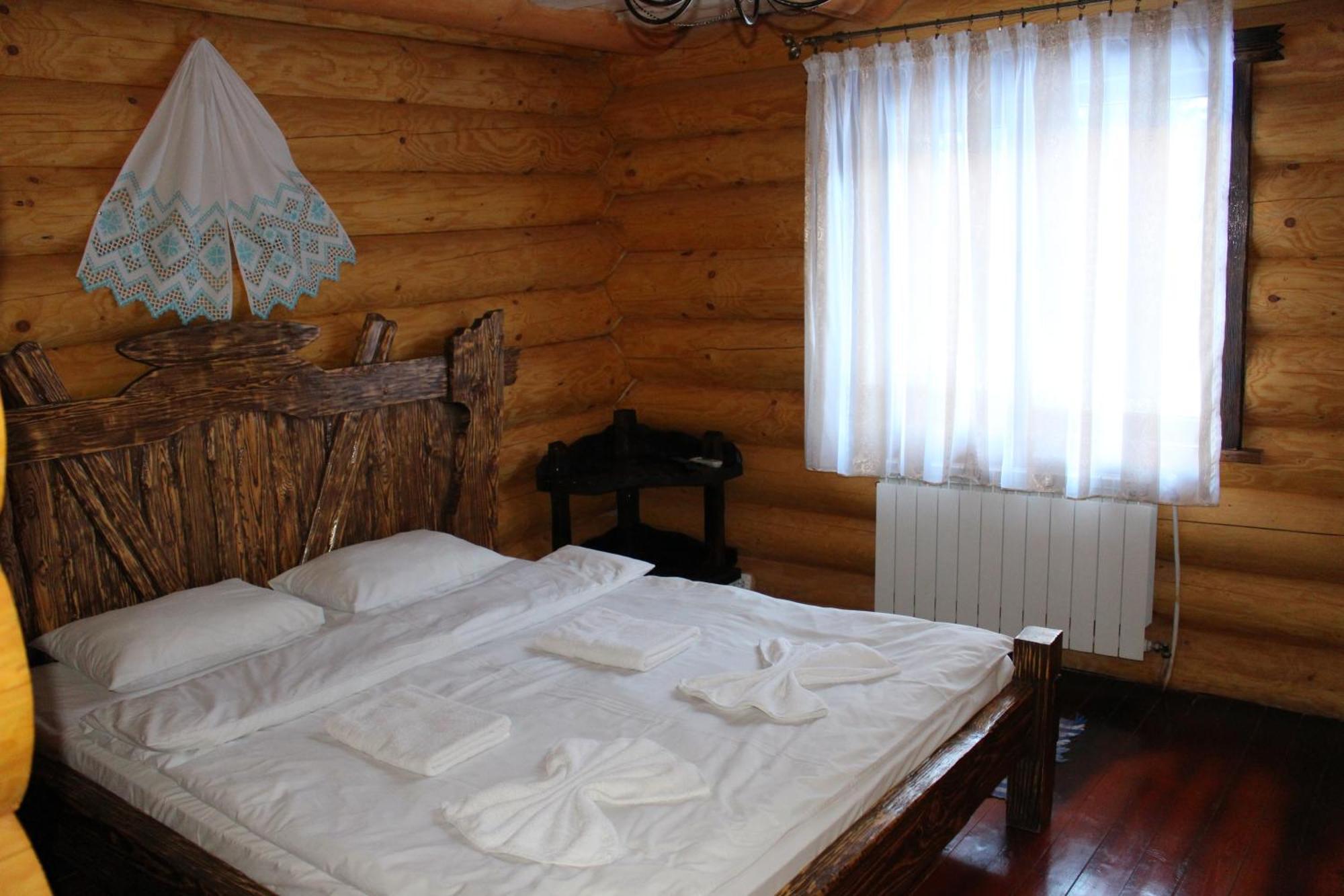 Hotel Berloga-Sinevir Synevyrsʼka Polyana エクステリア 写真