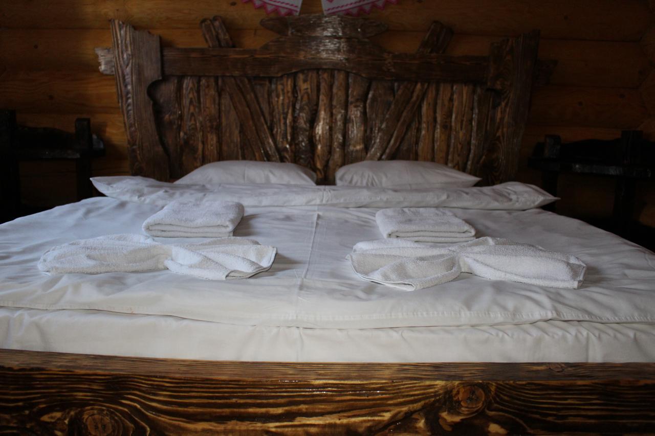 Hotel Berloga-Sinevir Synevyrsʼka Polyana エクステリア 写真