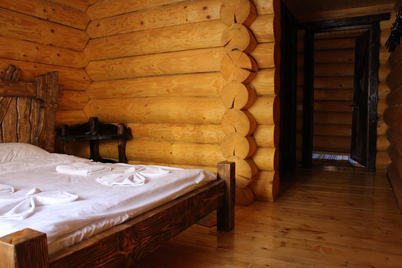 Hotel Berloga-Sinevir Synevyrsʼka Polyana エクステリア 写真
