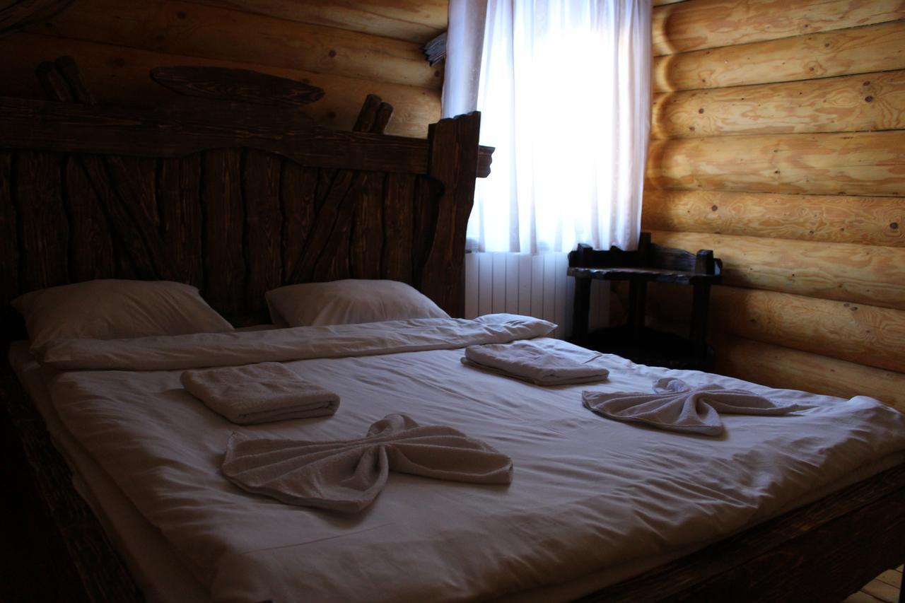 Hotel Berloga-Sinevir Synevyrsʼka Polyana エクステリア 写真